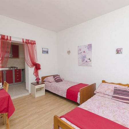 נין Apartments Ivana מראה חיצוני תמונה
