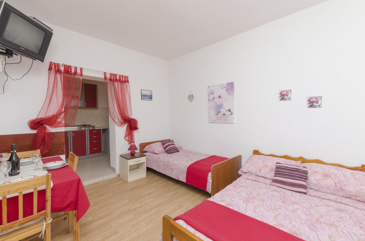 נין Apartments Ivana מראה חיצוני תמונה