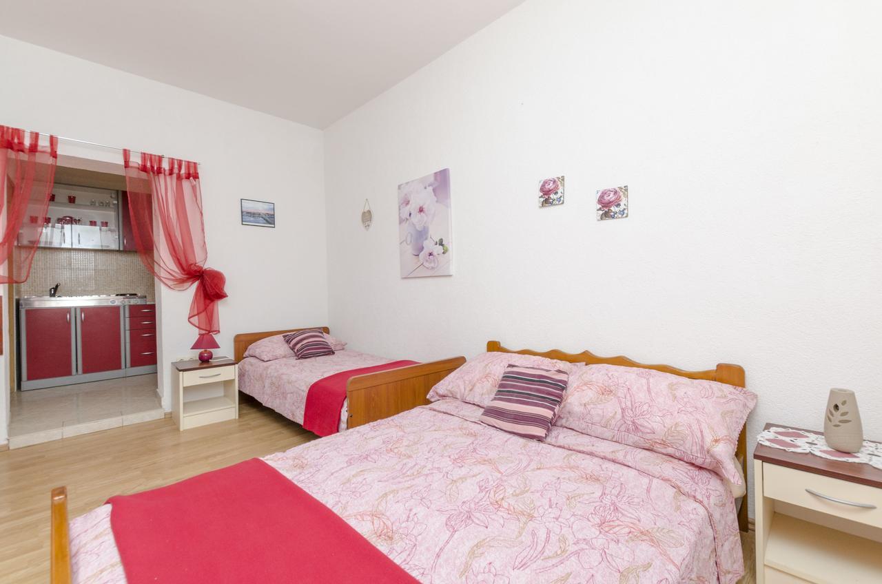 נין Apartments Ivana מראה חיצוני תמונה
