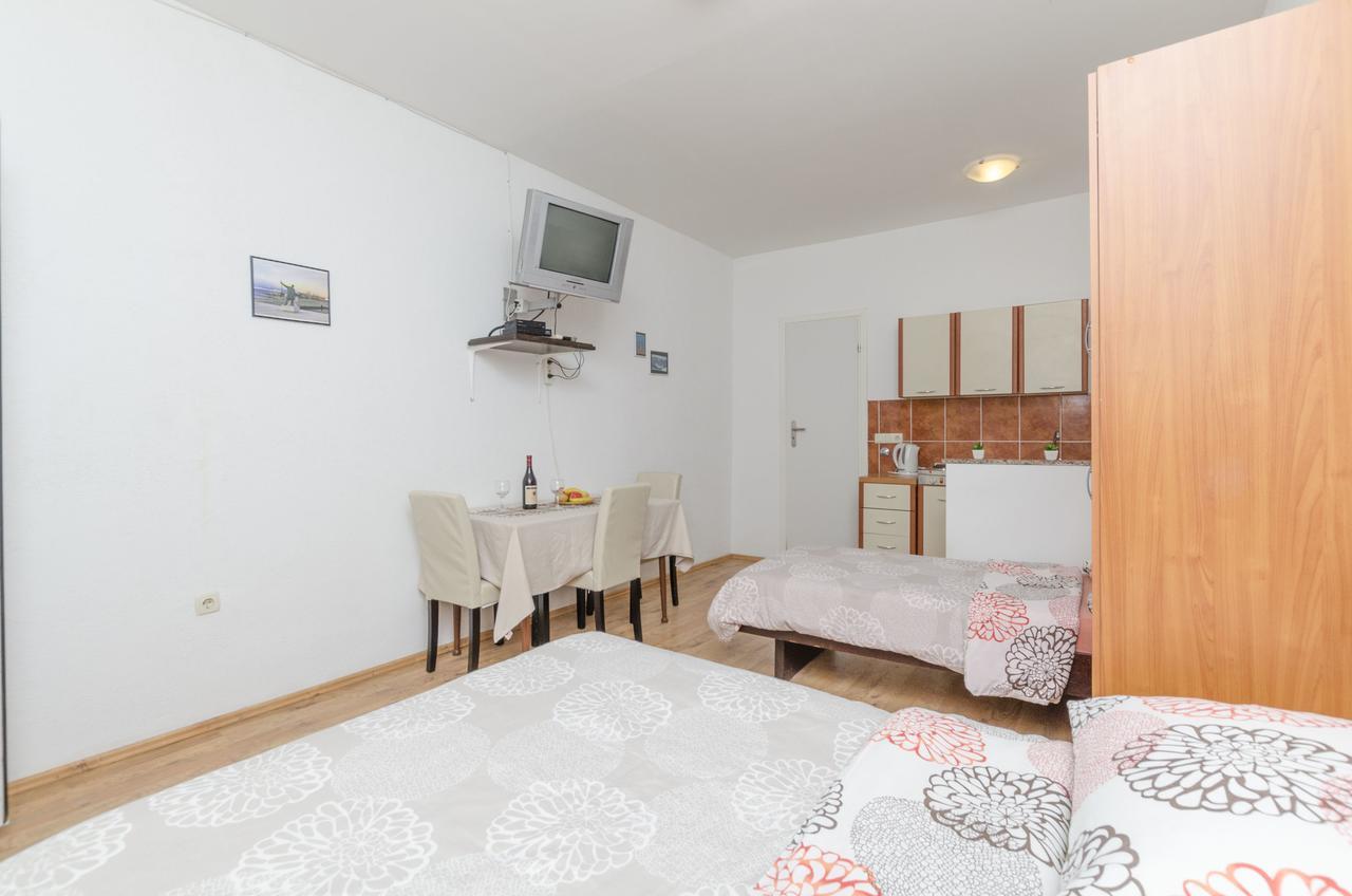 נין Apartments Ivana מראה חיצוני תמונה