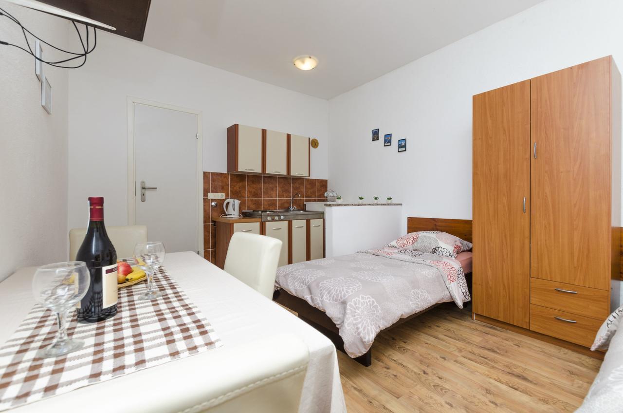נין Apartments Ivana מראה חיצוני תמונה